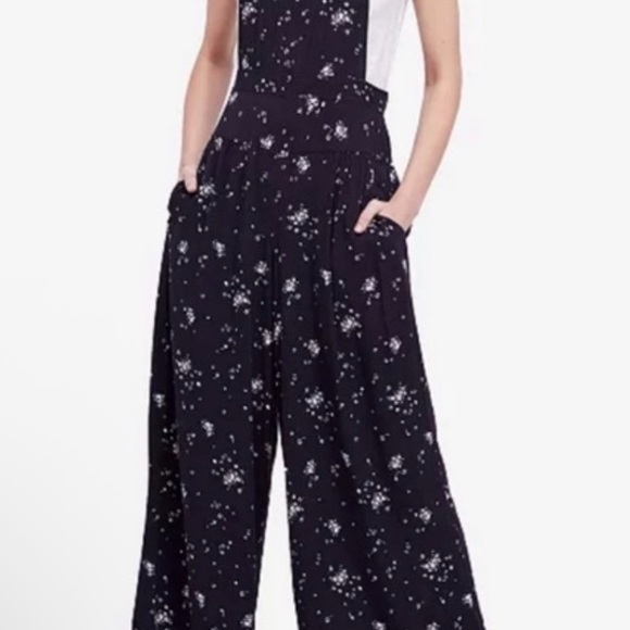 Free People Black Sweet in the Streets Overall and White Floral Jumpsuit Large - Picture 9 of 10